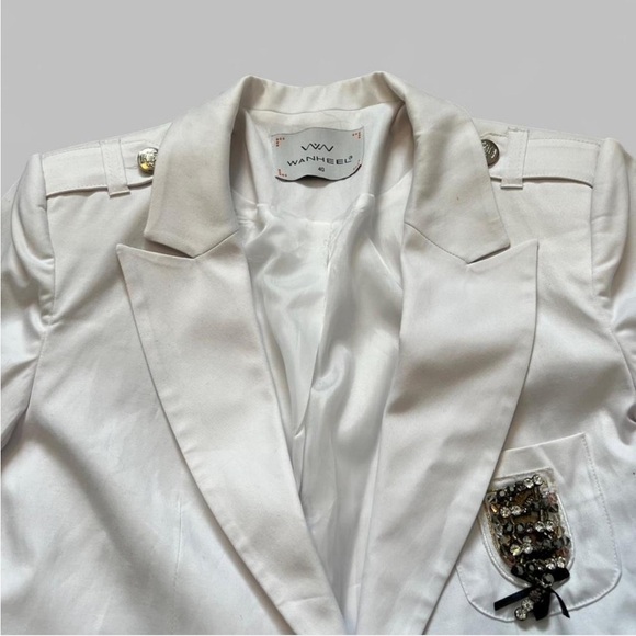 Vintage-Inspired White Blazer Jacket - Picture 3 of 6